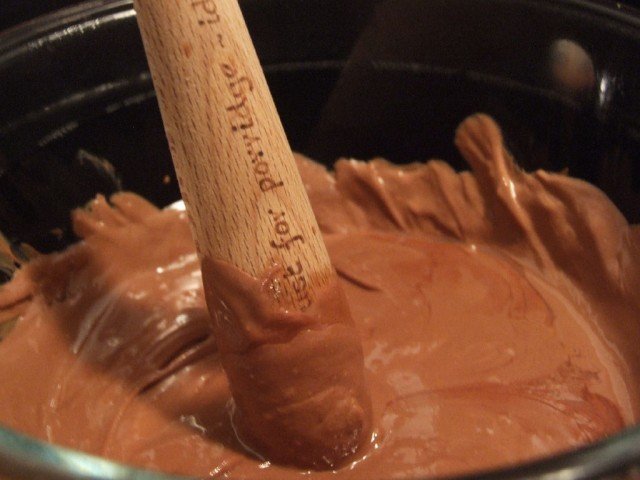 Melting the chocolate Melting the chocolate 640x480 The Magic Vanishing Oreo Truffles