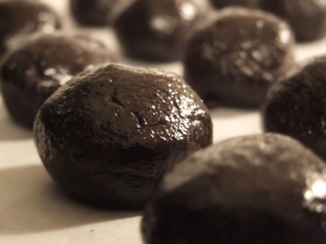 Rolled Oreo truffle balls Rolled Oreo truffle balls 640x480 The Magic Vanishing Oreo Truffles