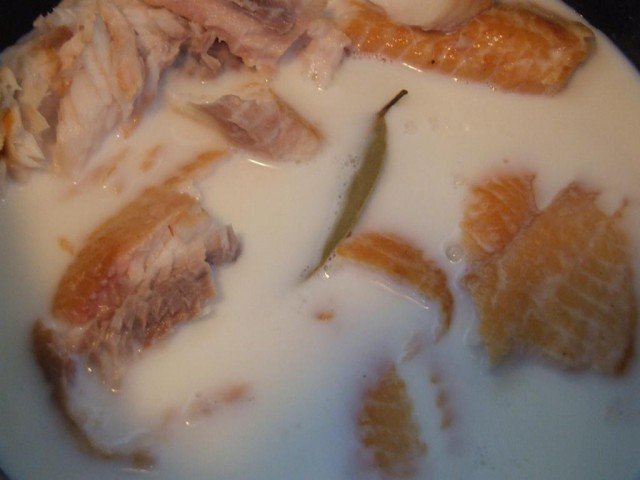 Poaching the smoked fish in milk Poaching the smoked fish 640x480 Cullen Skink A fishy tale of Smoked Haddock Chowder