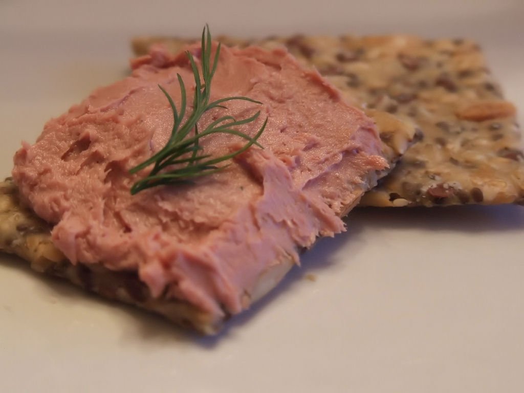 Knaekbroed with duck pate