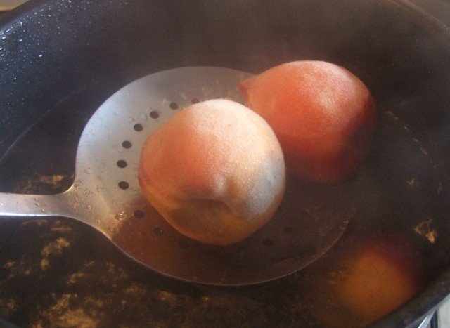 Drop the peaches into boiling water