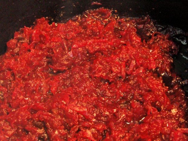 Red Cabbage Relish at the end of cooking