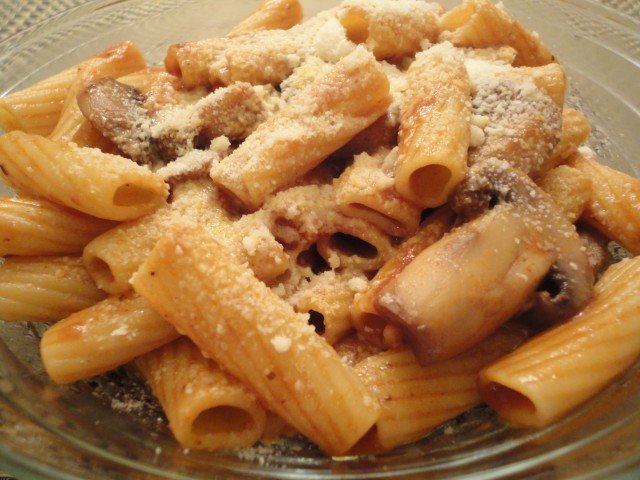 Pasta with Mushroom Marinara Sauce